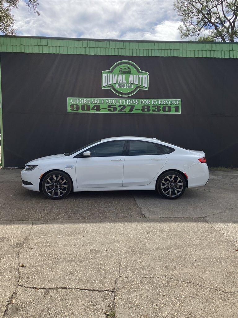 2015 Chrysler 200 S's photo